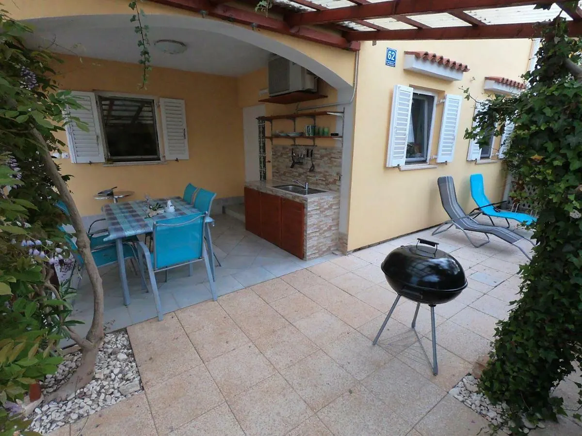Green Olive Apartment